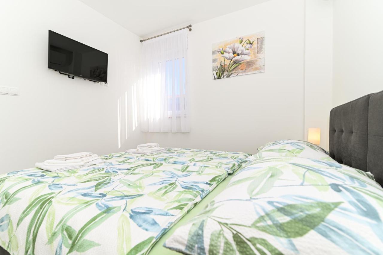 Luxury Apartment With Swimming Pool Ana Трогир Екстериор снимка