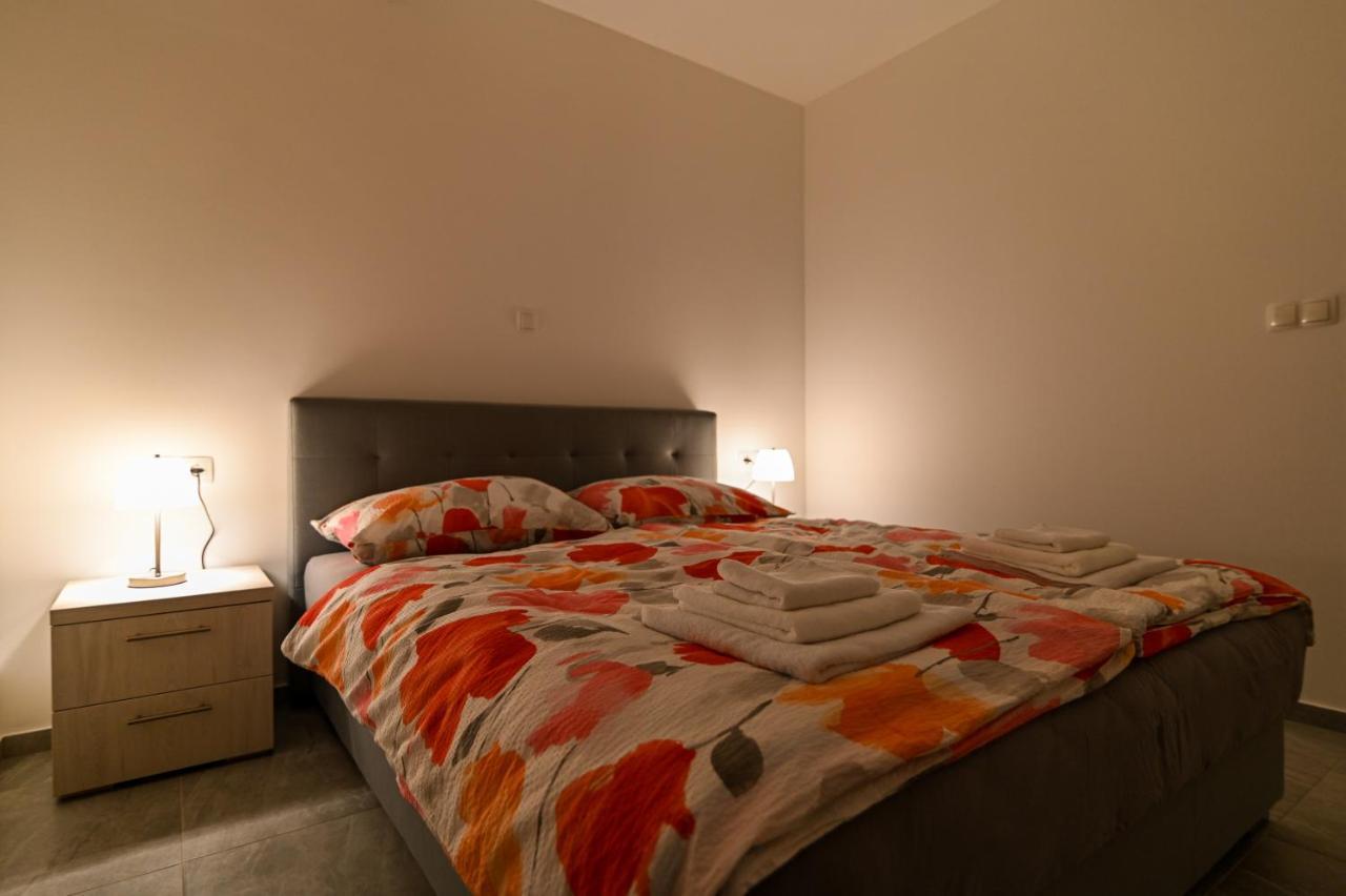 Luxury Apartment With Swimming Pool Ana Трогир Екстериор снимка