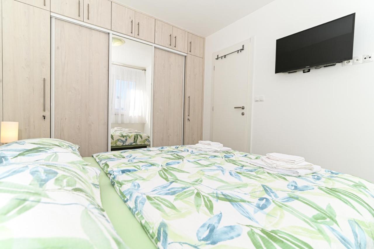 Luxury Apartment With Swimming Pool Ana Трогир Екстериор снимка