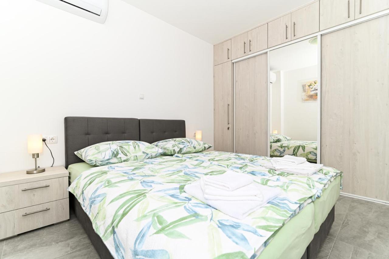 Luxury Apartment With Swimming Pool Ana Трогир Екстериор снимка