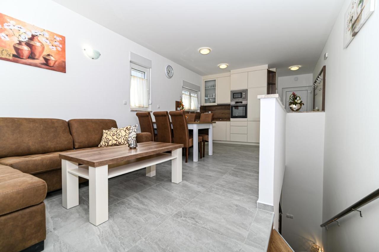 Luxury Apartment With Swimming Pool Ana Трогир Екстериор снимка