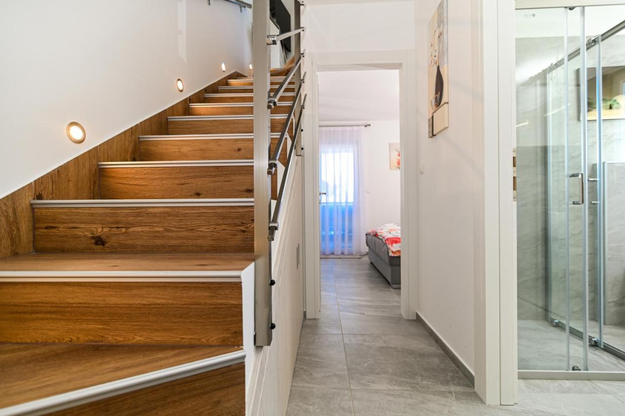 Luxury Apartment With Swimming Pool Ana Трогир Екстериор снимка
