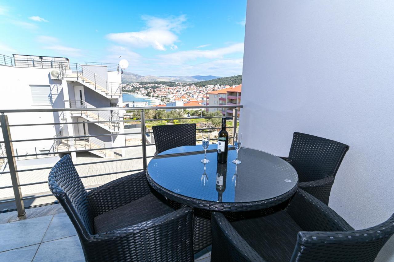 Luxury Apartment With Swimming Pool Ana Трогир Екстериор снимка