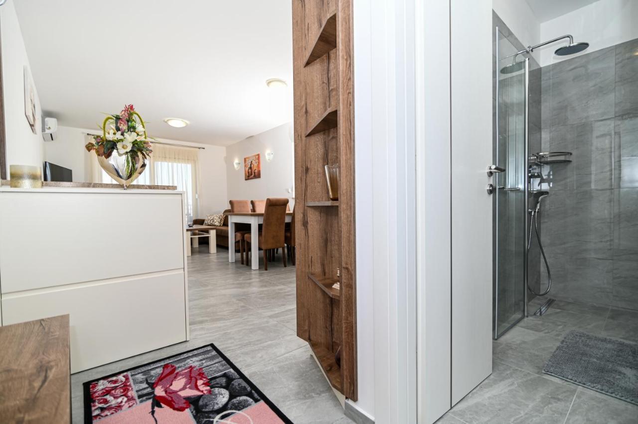Luxury Apartment With Swimming Pool Ana Трогир Екстериор снимка