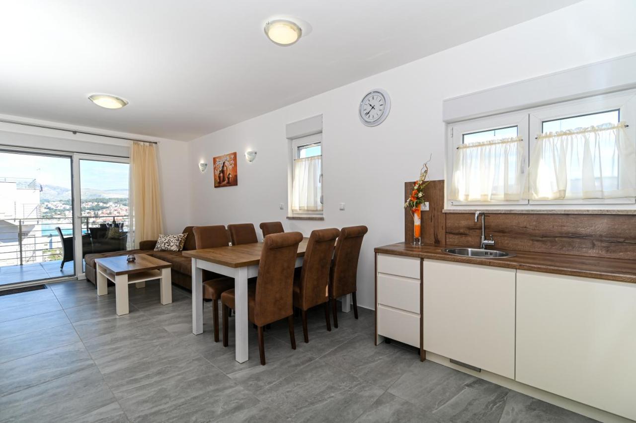 Luxury Apartment With Swimming Pool Ana Трогир Екстериор снимка