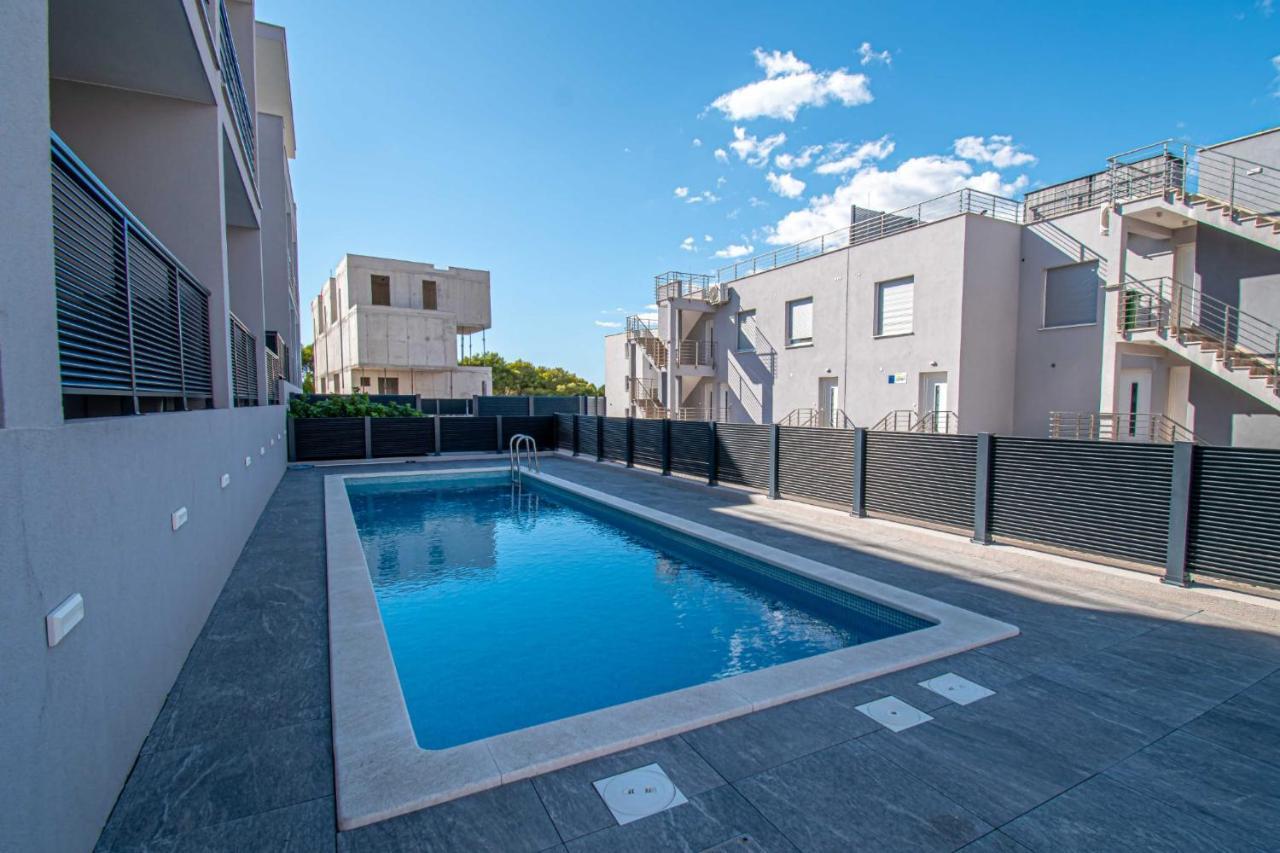 Luxury Apartment With Swimming Pool Ana Трогир Екстериор снимка