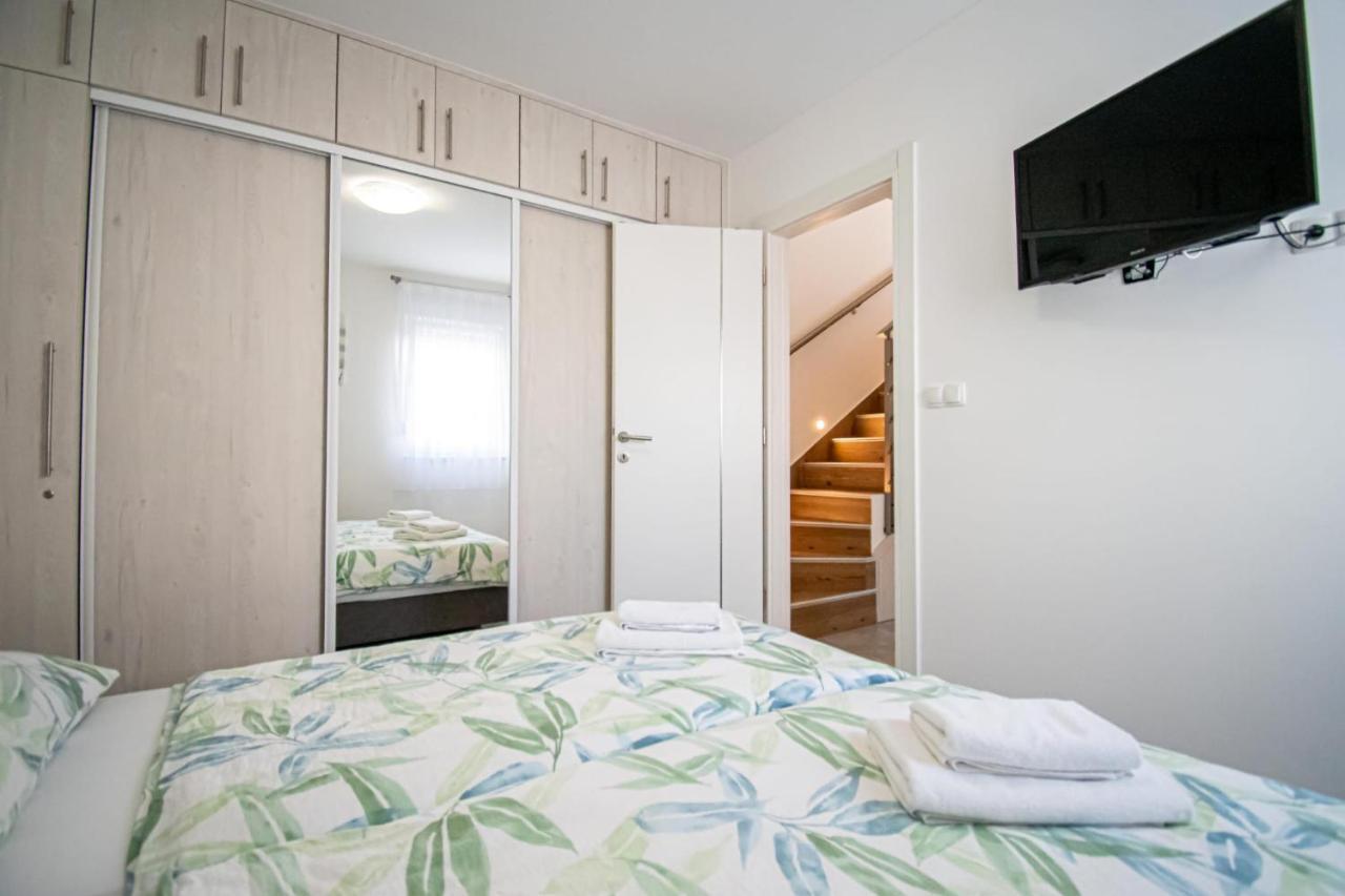 Luxury Apartment With Swimming Pool Ana Трогир Екстериор снимка