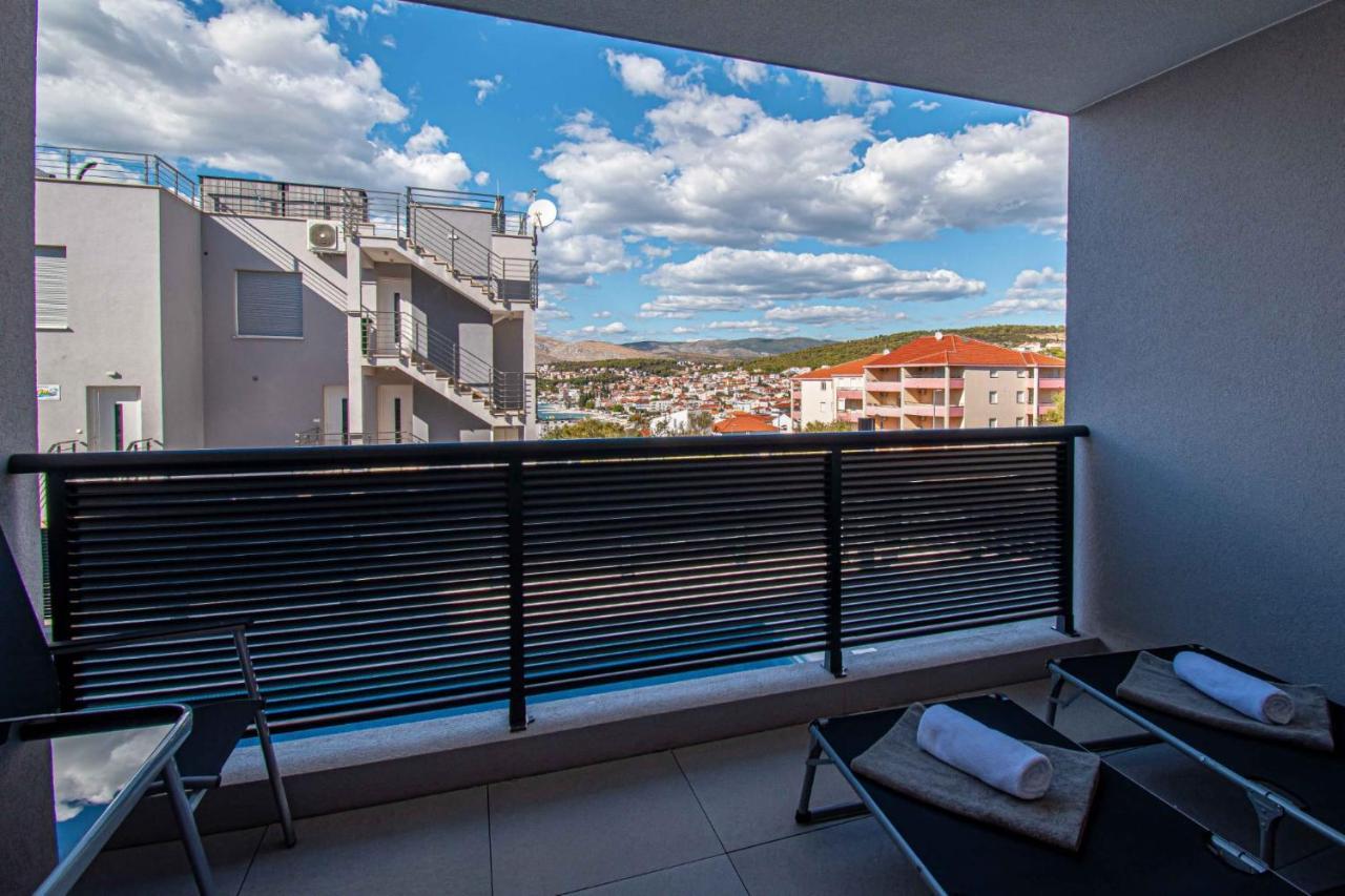 Luxury Apartment With Swimming Pool Ana Трогир Екстериор снимка